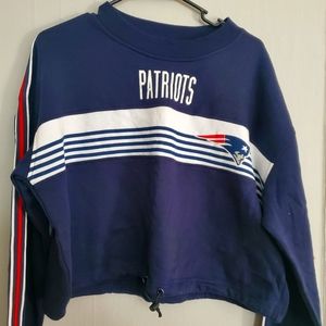 **NWT** New England Patriots Cropped Sweatshirt- L